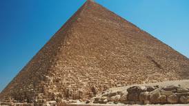 Arqueólogos en Egipto encontraron una cámara secreta cerca de la entrada de la Gran Pirámide de Giza