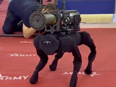 Rusia desarrolla para su ejército el M-81, un perro robot lanzacohetes