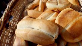 Usuarios en redes sociales denuncian que kilo de pan se vende hasta a $3000 pesos en Chile