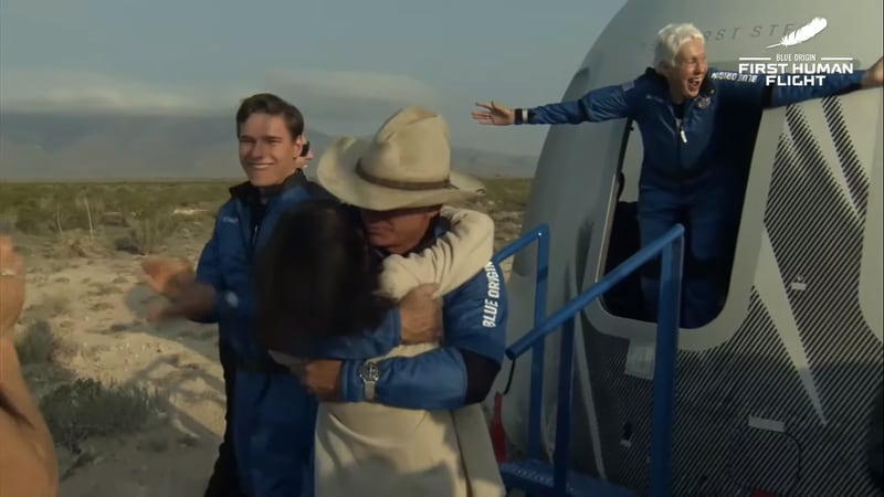 Blue Origin con Jeff Bezos superan a Virgin Galactic y hacen historia