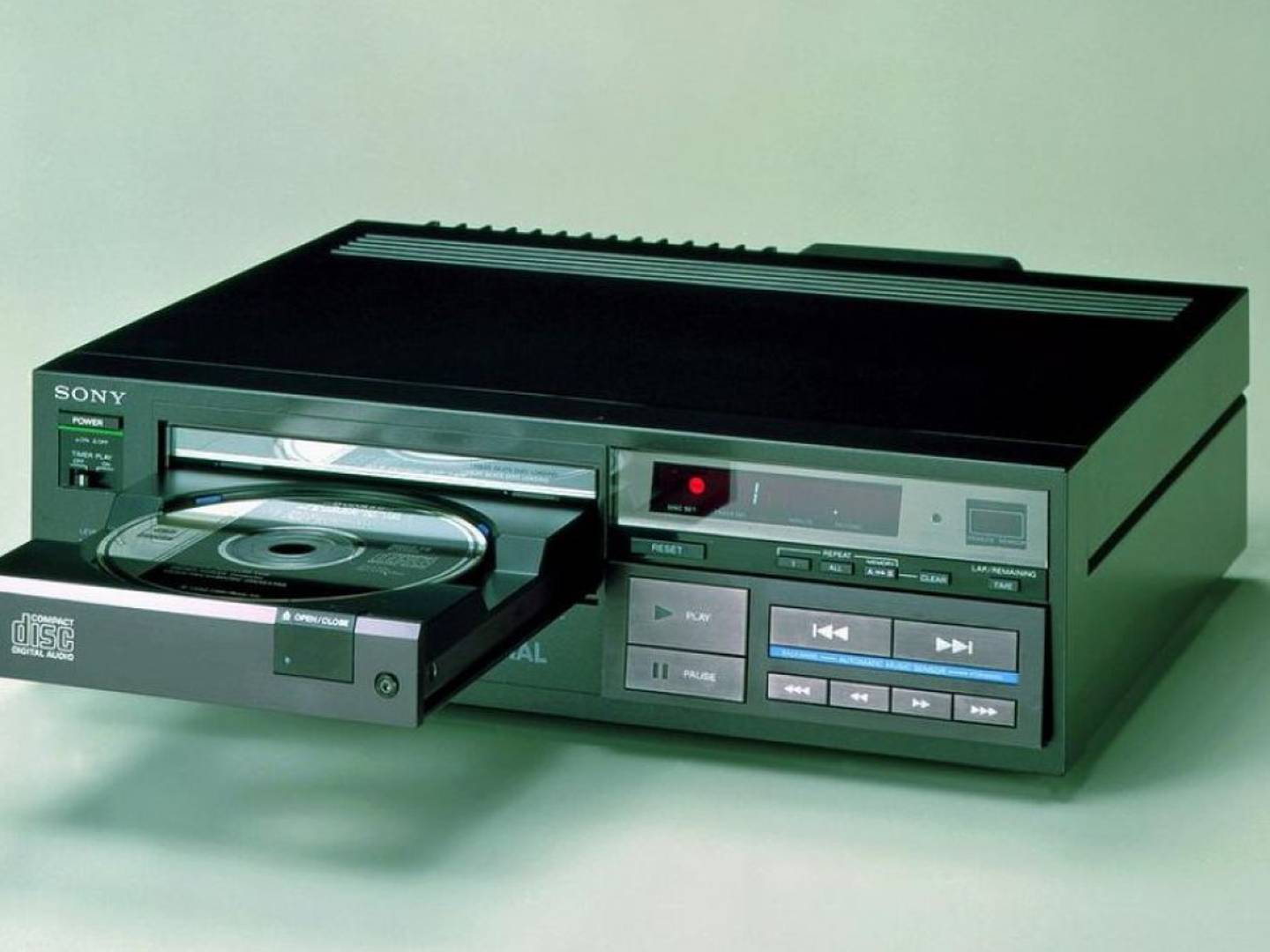 Así era el Sony CDP-101, el primer reproductor de CD: hoy valdría