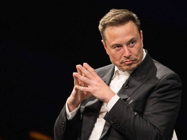 Elon Musk anunció que el primer paciente humano pronto recibirá un dispositivo Neuralink, una interfaz cerebro- computadora