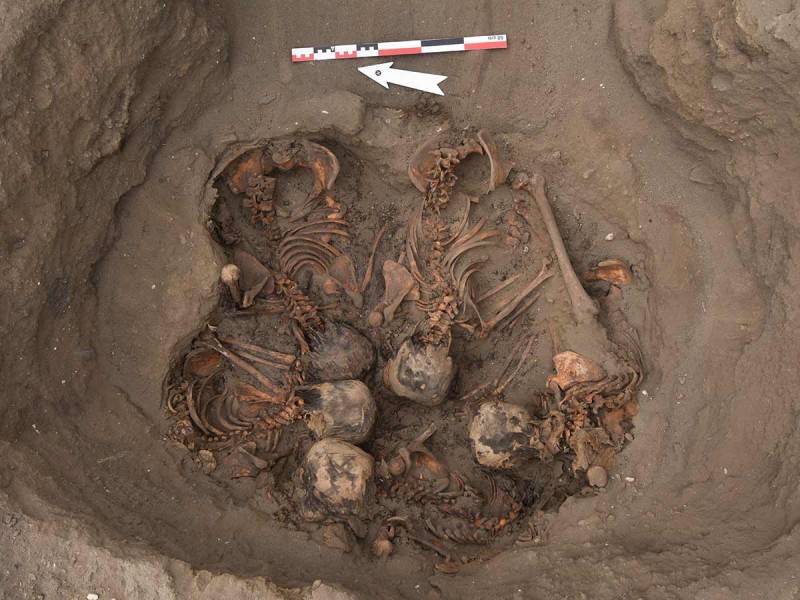 Un grupo de arqueólogos ha descubierto los restos de 76 niños sacrificados en la explanada de un santuario situado en el municipio de Huanchaco, Perú.