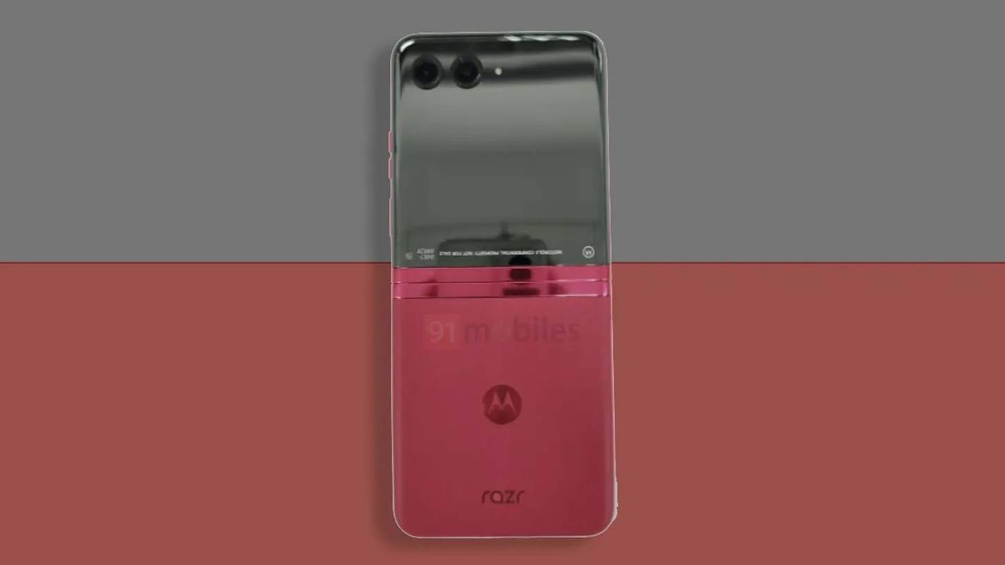 Se filtra una aparente fotografía real del Motorola Moto RAZR 2023 con un nuevo sistema de bisagra y un tono rosa sorpresa.