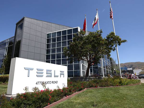 Elon Musk y un nuevo escándalo: 15 empleados demandan por discriminación racial a Tesla