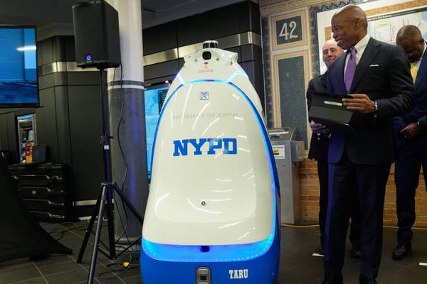 No es Alex Murphy, es un RoboCop con forma de aspiradora gigante que vigilará el metro de Nueva York