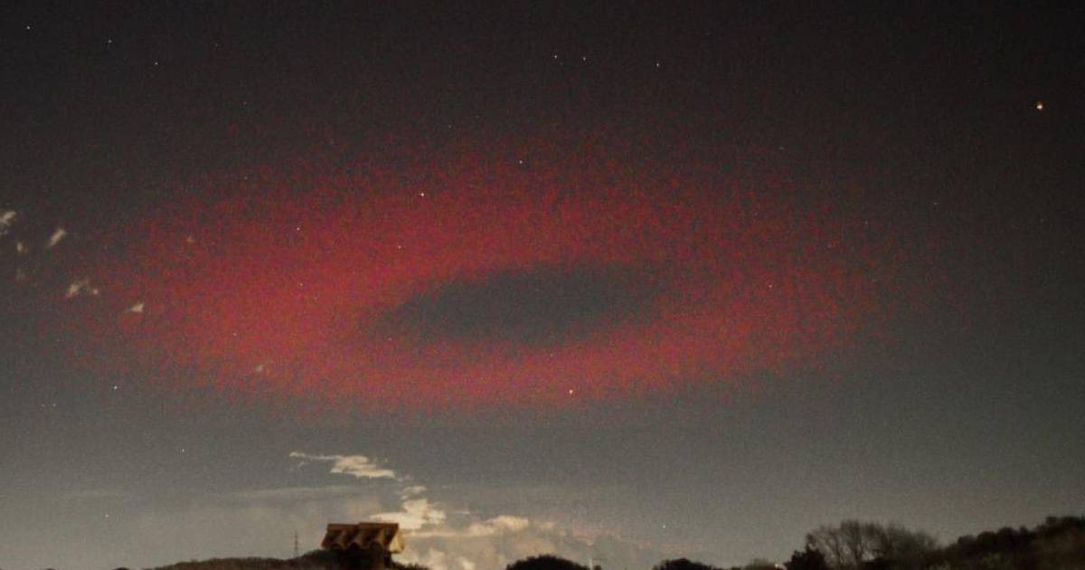 Cosa significa lo strano anello rosso visto nel cielo notturno d’Italia?  -Firewire