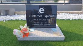En Corea del Sur diseñaron una lápida para despedir a Internet Explorer