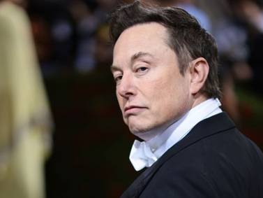 Elon Musk asegura que se come una dona todas las mañanas y que “sigue vivo”
