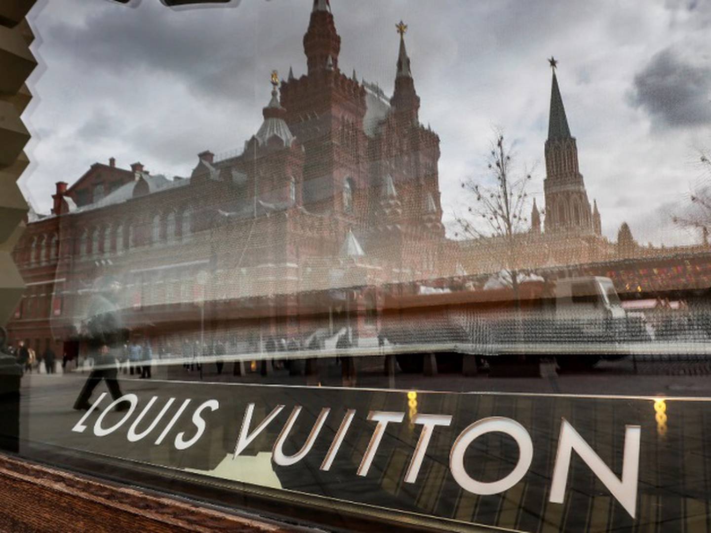 Es microscópico y cuesta miles de dólares: Se vende el bolso de imitación  más pequeño de Louis Vuitton - Vandal Random