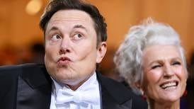 Maye Musk regaña a Elon por decir que él podría morir “bajo circunstancias misteriosas”