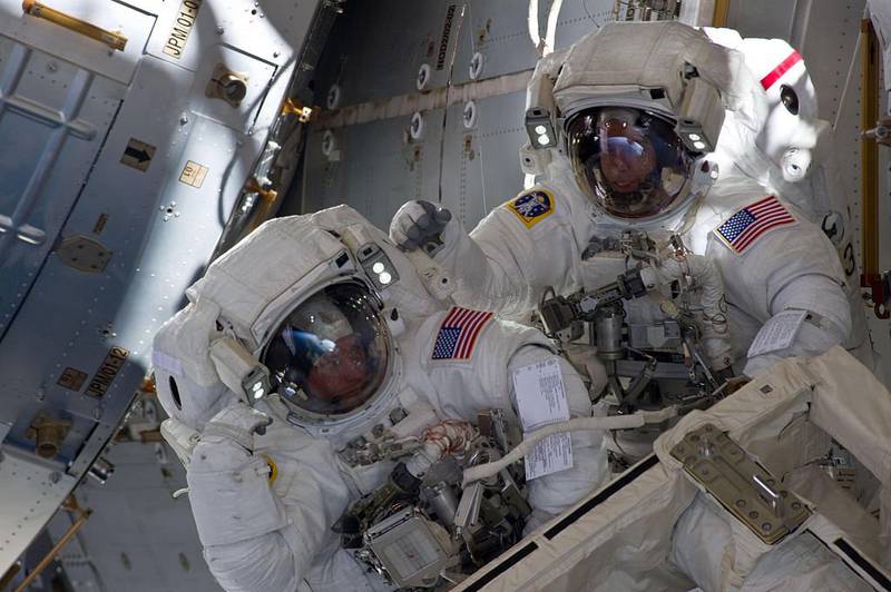 Los astronautas Andrew Feustel y Mike Fincke