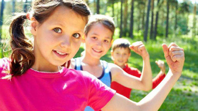 Los niños son más fuertes y productivos cuando protegen su salud con una alimentación balanceada.