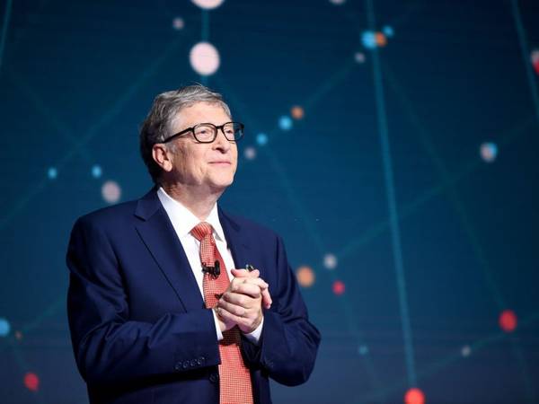 Bill Gates insiste en que la IA “se puede tornar fuera de control” y revela la razón por la que quiere una legislación