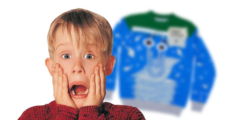 Clippy el molesto asistente virtual de Office 97 ha regresado por cortesía de Microsoft en la forma de uno de esos suéteres navideños horrendos.