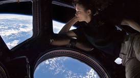 Los 8 mejores trucos que usan los astronautas para dormir en el espacio y no sufrir de insomnio