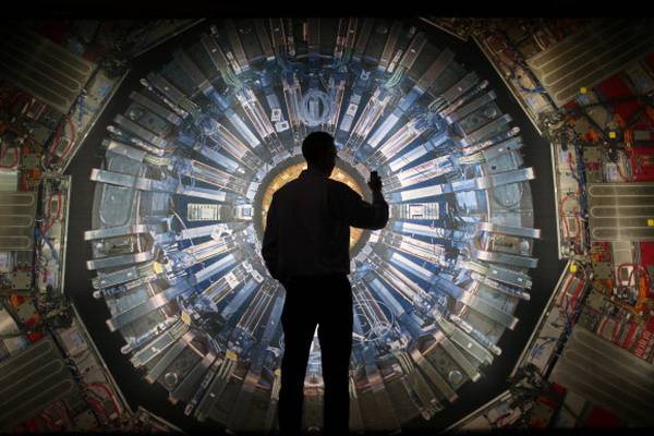 La física moderna está de luto: murió Peter Higgs, científico que descubrió “La Partícula de Dios”