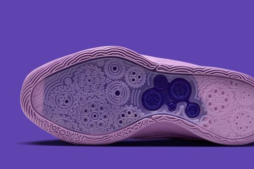 Kevin Durant vuelve a homenajear a su abuela con las nuevas Nike KD 16 “B.A.D.”