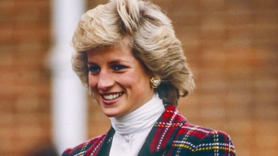 No final de agosto de 1997, Diana já havia se divorciado do príncipe Charles e estava namorando o filho do dono da loja de departamento Harrods.