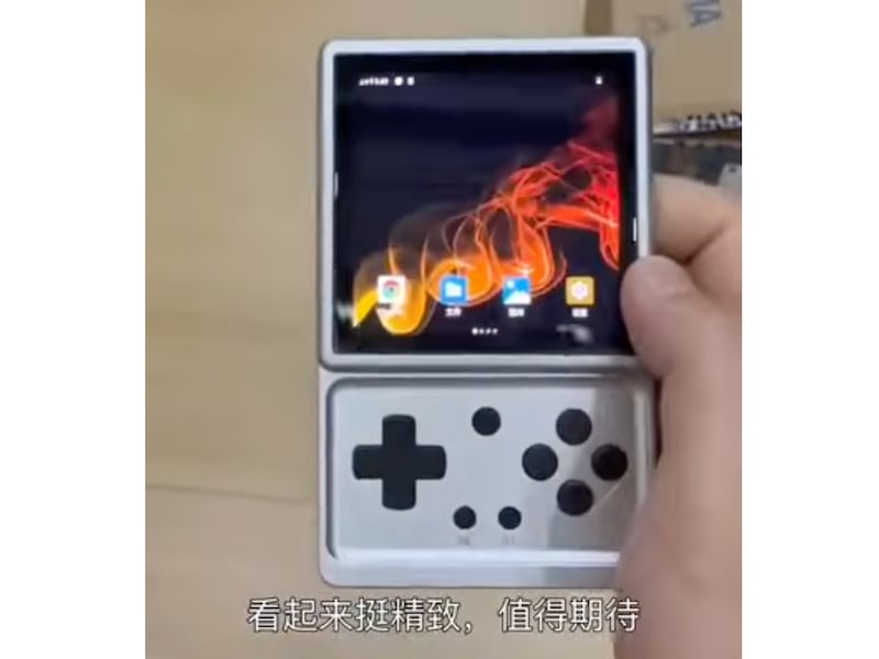 Anbernic se viste de gala: La nueva portátil metálica que redefine el juego retro premium