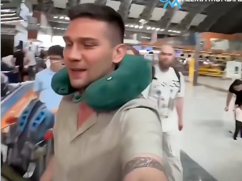 Familia pierde sus vacaciones tras confiar en ChatGPT y quedarse sin visa para Macedonia del Norte