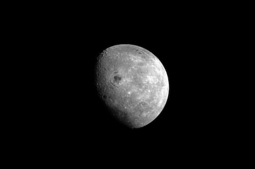 Pasea por la superficie de la Luna con estas sorprendentes imágenes del satélite, tomadas con la cámara de un celular