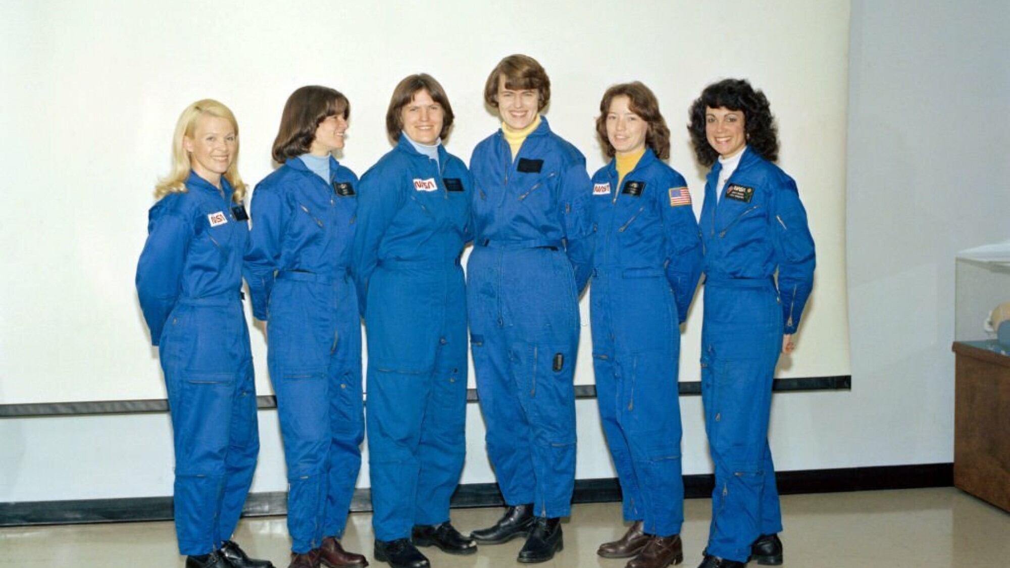 Las 6 primeras astronautas de la NASA.