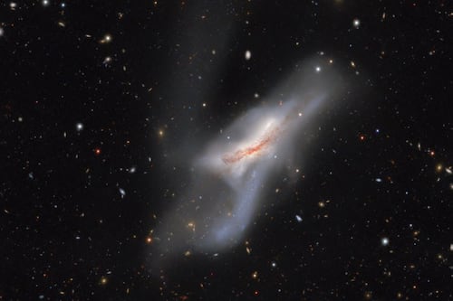 Tres galaxias interactúan en una maravillosa danza universal: el Hubble de la NASA los muestra de manera espectacular