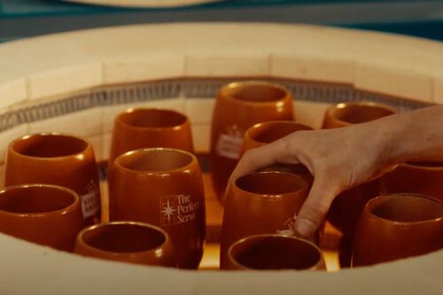 ¿Copas con arcilla de una cancha de tenis? La campaña ecológica que la rompió en redes sociales