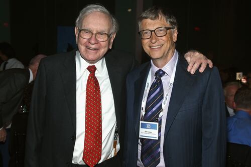 La insólita historia del día que Bill Gates y Warren Buffett fueron a comer en McDonald’s y pagaron con un cupón