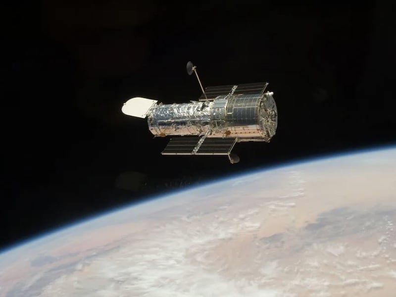 El Hubble lo hace de nuevo: Captó esta espectacular imágen de una galaxia barrada de 100 mil años luz de diámetro