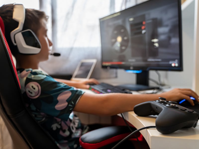 ¿Tu PC hace ruido cuando no la usas? El nuevo malware “silencioso” que mina cripto con tu energía
