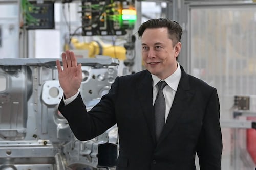 Tres historias curiosas que demuestran que Tesla es una máquina de explotación laboral para sus empleados