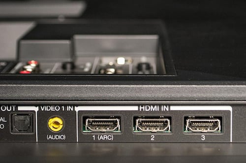 El “freno de mano” del HDMI: Por qué tu Smart TV te está engañando (y cómo arreglarlo)