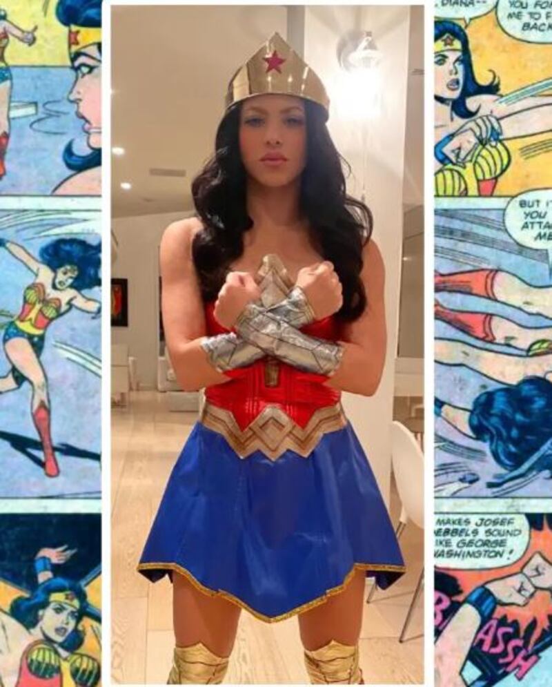 Shakira como la Mujer Maravilla