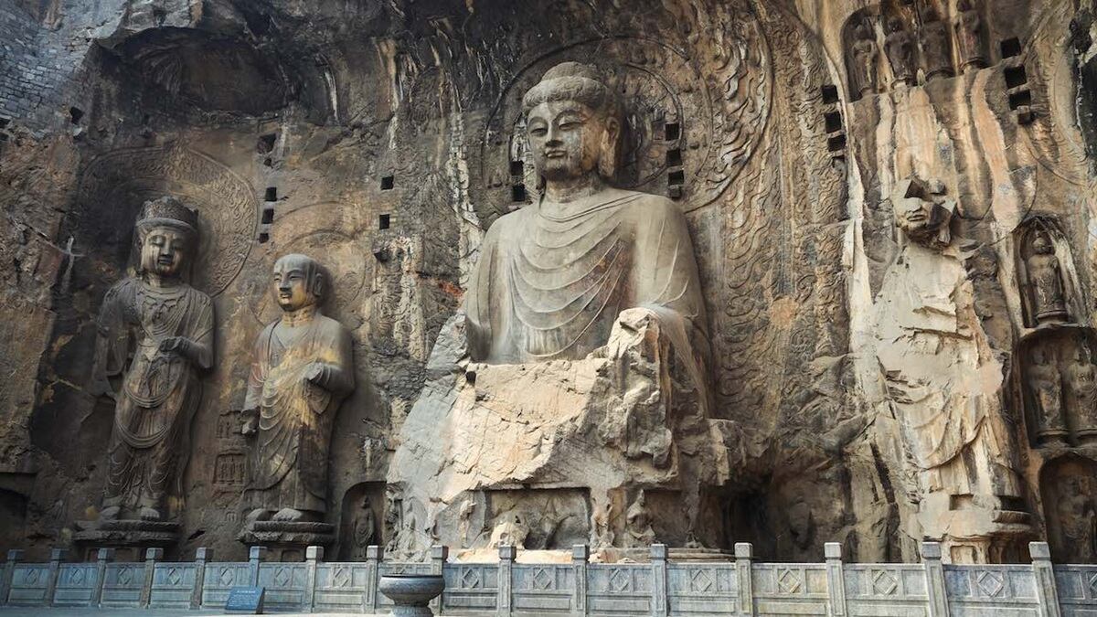Imagen referencial de una obra de Buda de Longmen en China
