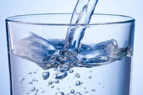 Ósmosis inversa: cómo funcionan los purificadores que prometen la mejor agua que puedas beber
