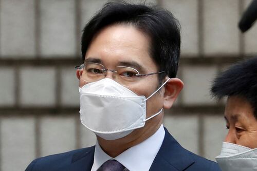 Heredero de Samsung es sentenciado a 2,5 años en prisión por malversación