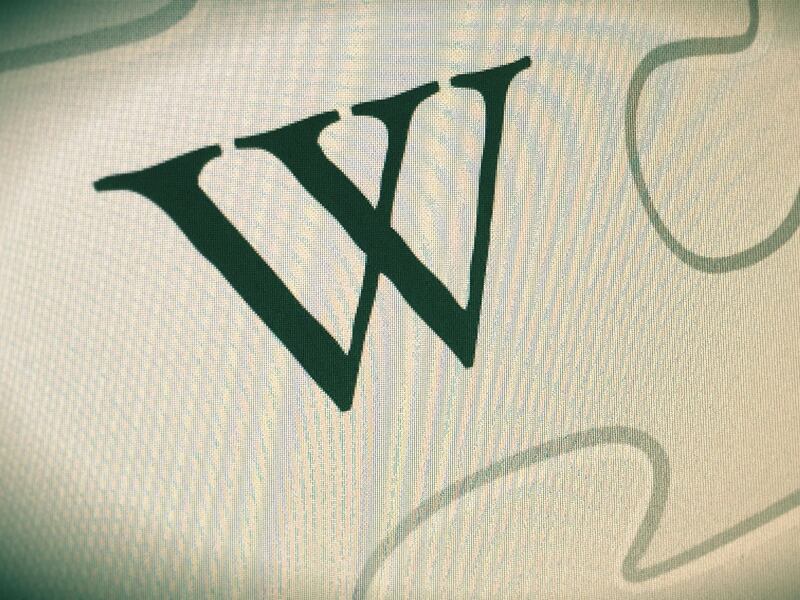 El fundador de Wikipedia se marchó indignado en una entrevista: Iban en la primera pregunta