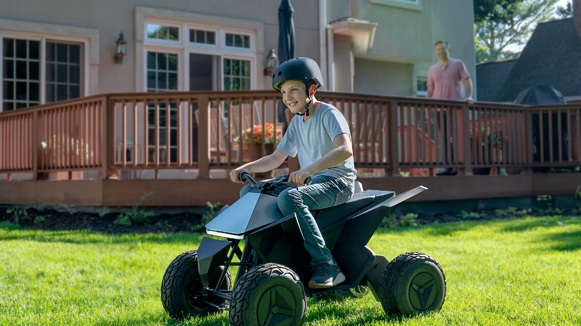 La Tesla Cyberquad es un quad eléctico para niños inspirado en la Cybertruck que se lanzó en 2021 en Estados Unidos y al fin llega a España.