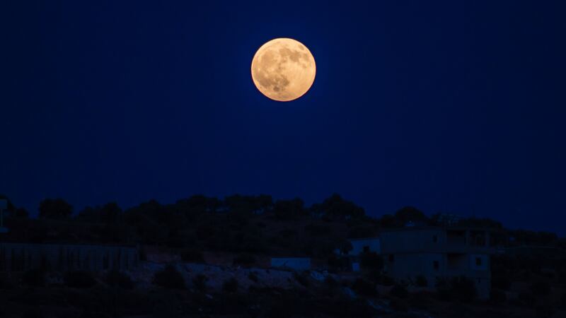 La luna de Ciervo traerá fortuna y paz para 5 signos el 1, 2 y 3 de octubre
