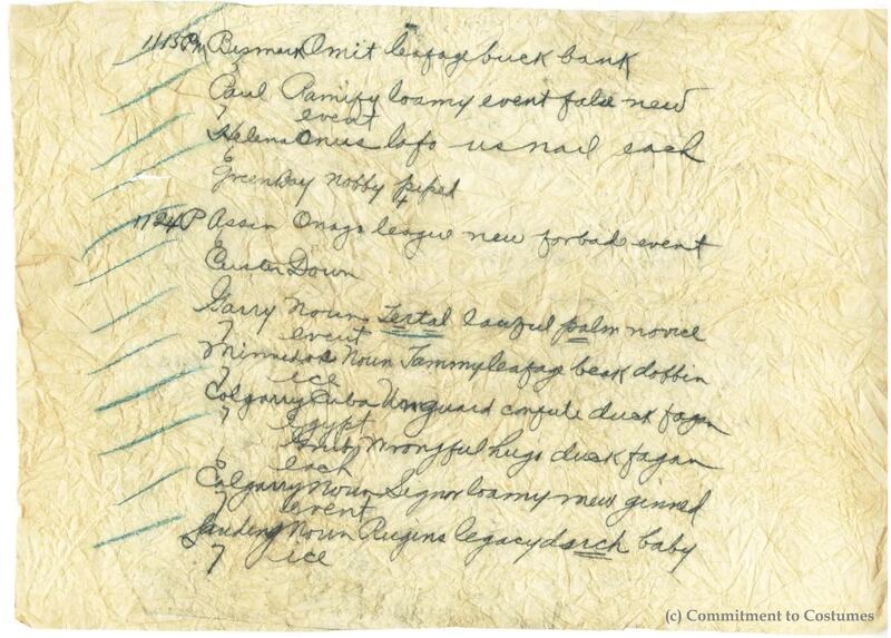 En el bolsillo secreto del vestido había papeles con lo que parecían ser palabras crípticas. Cortesía de Sara Rivers Cofield