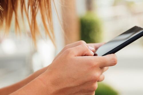 La prohibición de que los adolescentes tengan redes sociales en Australia tiene un gran problema: Los adolescentes