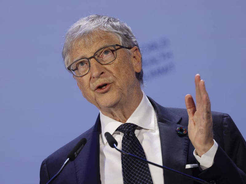 Bill Gates advierte: Solo estos tres sectores están blindados contra la Inteligencia Artificial