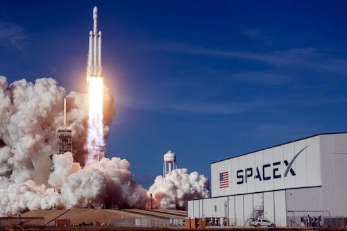 SpaceX rompe un impresionante récord que tenía la India, al enviar 143 satélites al espacio en un solo vuelo