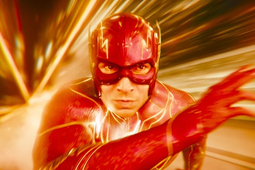 Flash viajará en el tiempo y reunirá a otros personajes icónicos de DC para salvar el mundo