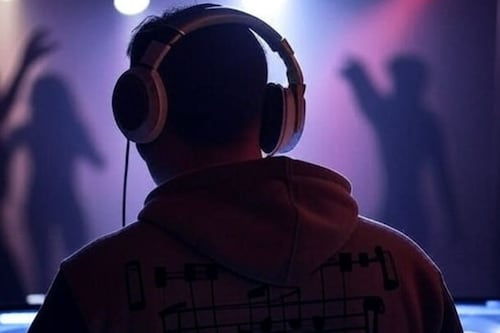 ¡El fin del silencio incómodo! Spotify te dejará hacer transiciones de DJ en tus playlists para que la fiesta nunca pare