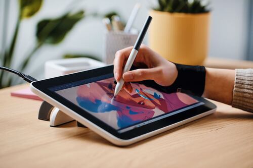 Así puedes convertir cualquier smartphone en una tablet para dibujar y pintar digitalmente