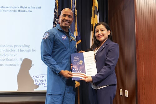 Conoce a Rosa Ávalos-Warren, ingeniera peruana galardonada por la NASA