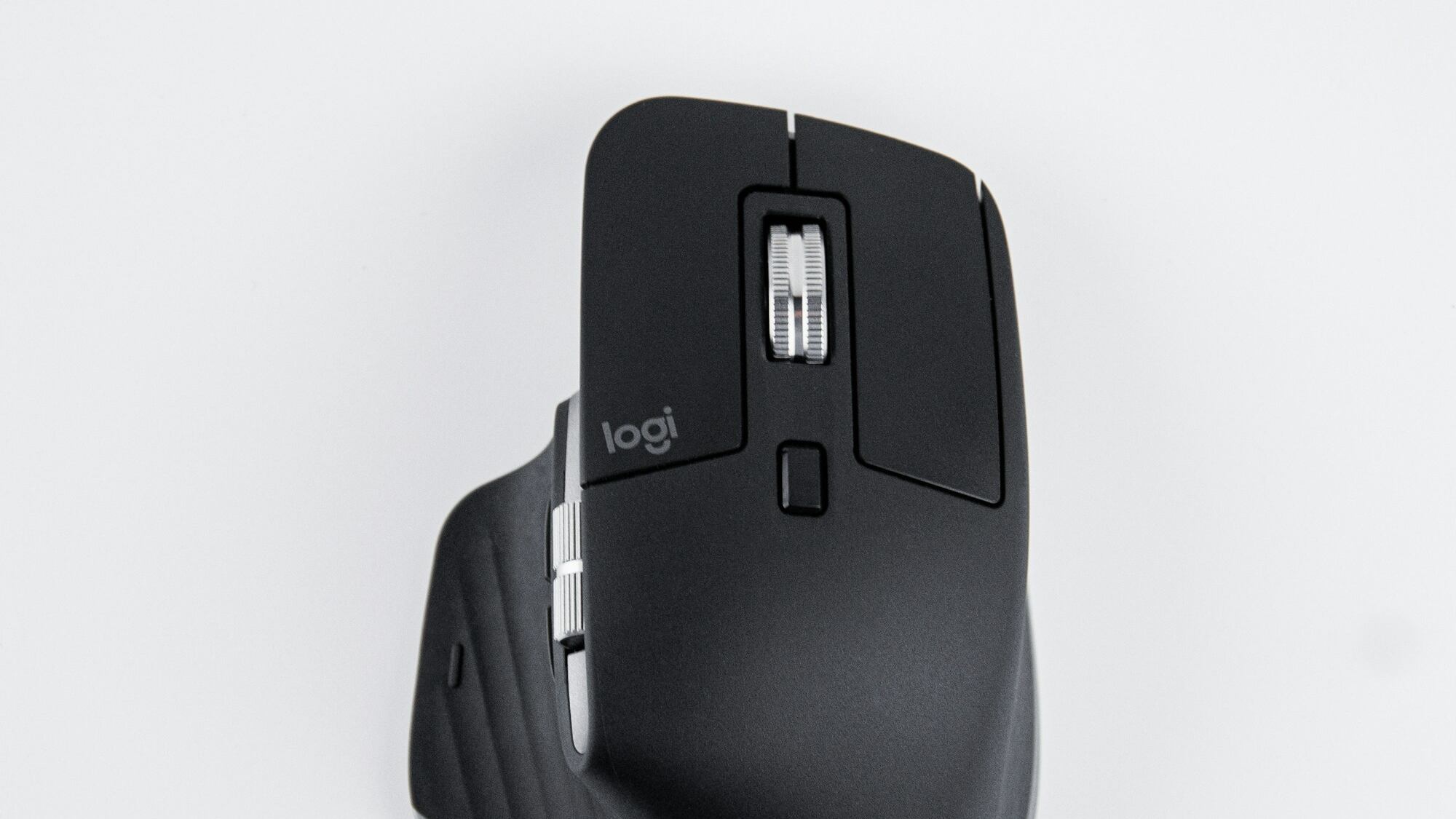 Bajo el liderazgo de Faber, Logitech no solo busca mantenerse relevante, sino también liderar la industria hacia un futuro más sostenible y tecnológicamente avanzado.